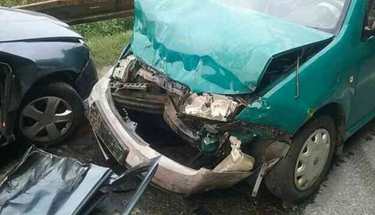 Dopravná nehoda dvoch áut v Púchove