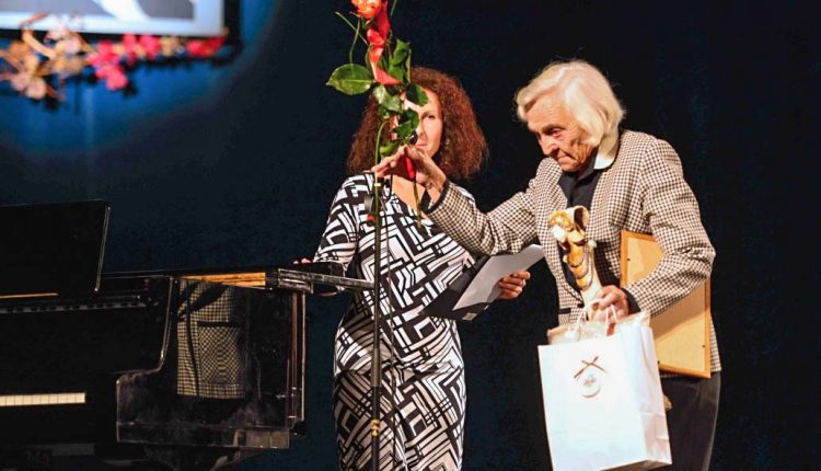 Emília Šipulová z Púchova získala mimoriadnu cenu od ministerky školstva