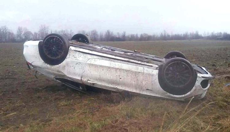 FOTO: Nehoda na diaľnici, auto skončilo na streche