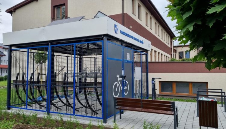 cykloprístrešok beluša-stred