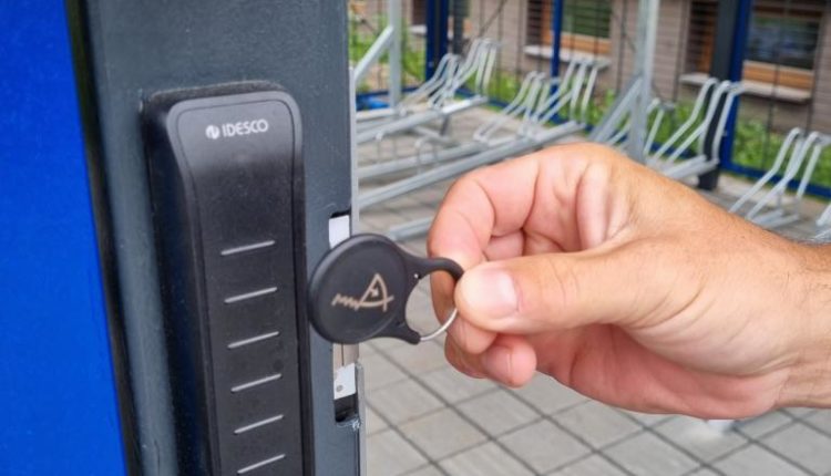 otvorenie brány kľúčom